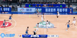 防守意識(shí)可以！徐昕追防大帽桑韋爾 但后者二次進(jìn)攻射進(jìn)三分