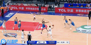 外線開炮！徐杰連中2記三分助廣東保持兩位數(shù)領(lǐng)先 莫蘭德絕妙助攻