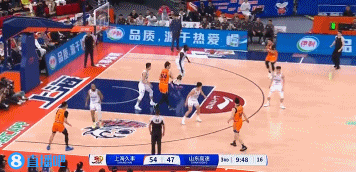 終于開了！布萊德索加長(zhǎng)三分出手命中！上海第三節(jié)9-0打停山東！