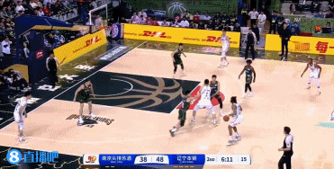 手感真滴炸裂！弗格越投越遠(yuǎn) 弧頂加長(zhǎng)三分堅(jiān)決出手空心命中！