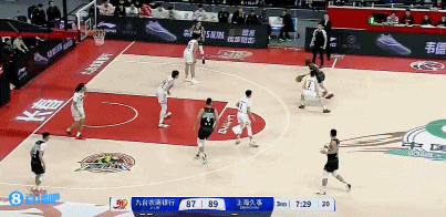 委屈呀！多米尼克-瓊斯丟球后反搶犯規(guī)&抱怨裁判吃T 投訴被打手了
