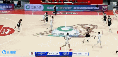 把握住機會！偰李永煒接連三分命中轟出9-0！上海領(lǐng)先到13分！