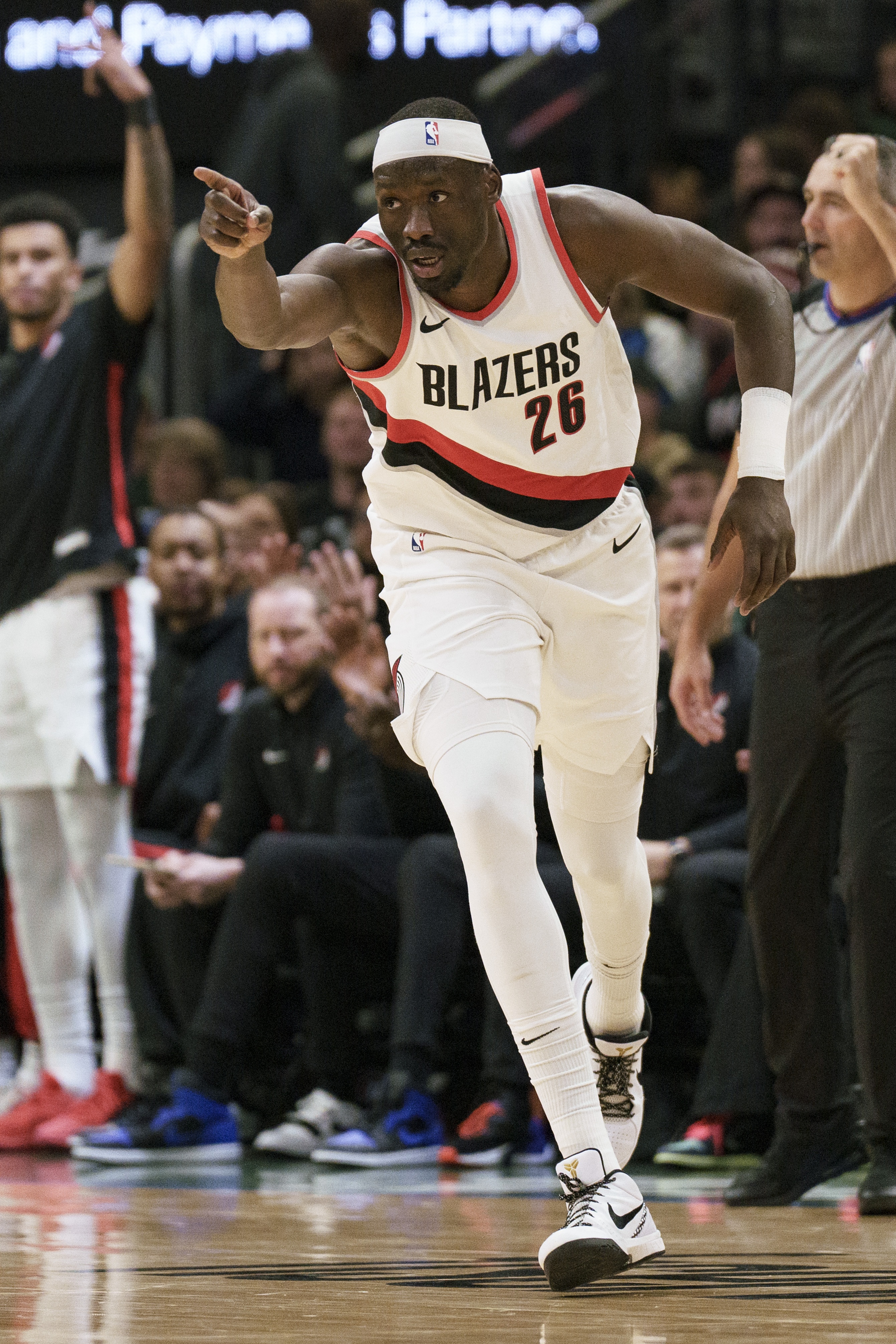 CBA名宿！里斯上半場三分4中3 11分鐘砍下11分5籃板