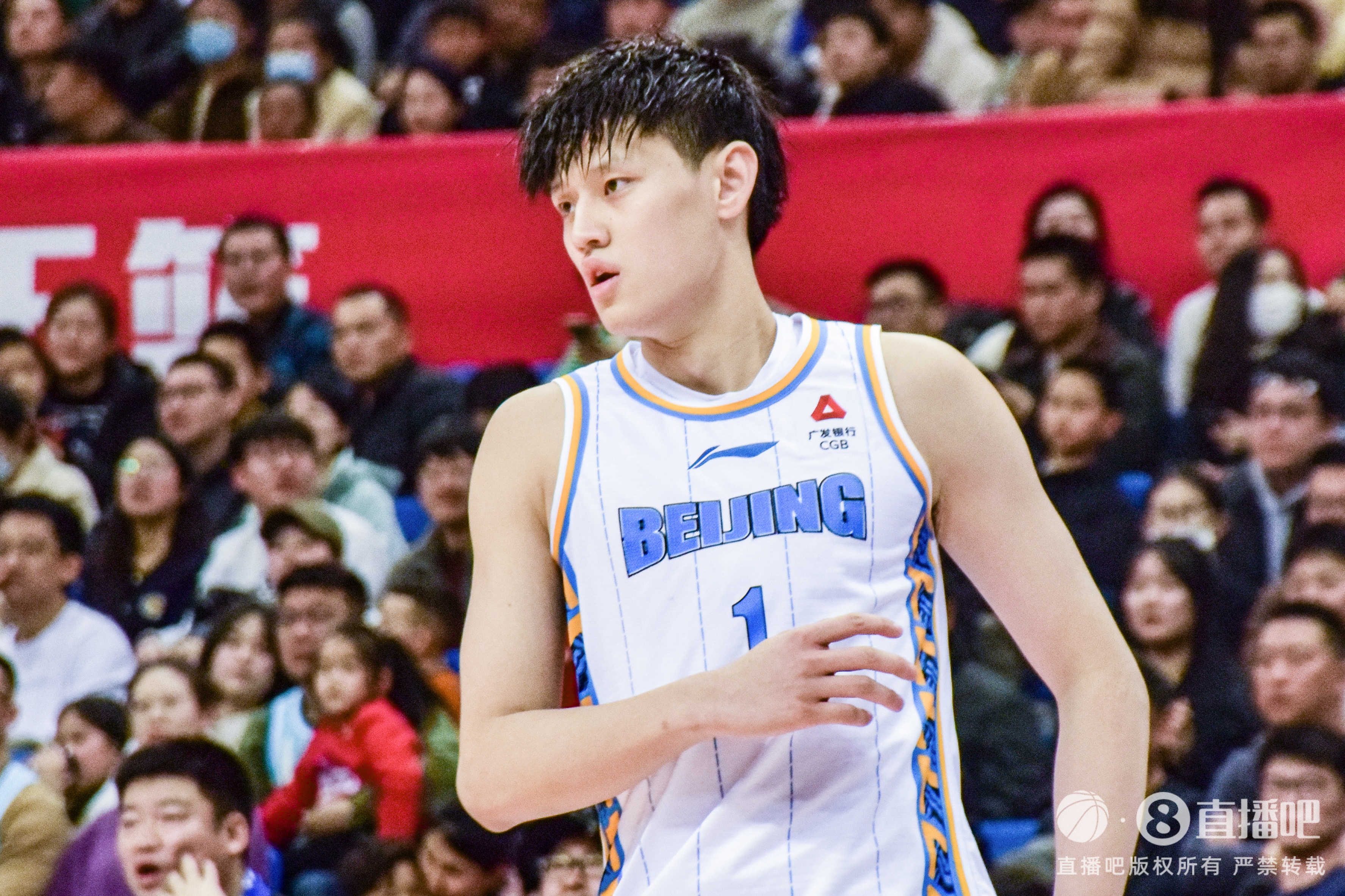 越打越好！曾凡博半場攻防亮眼 7中5貢獻12分2板2助1血帽1壓哨