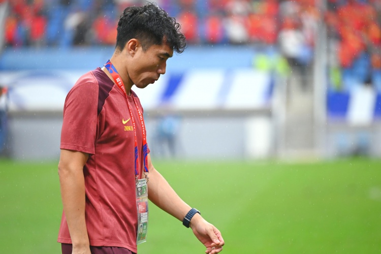 滬媒：單后腰讓國足防守承受更大壓力，若鄭智沒退役或能勝任