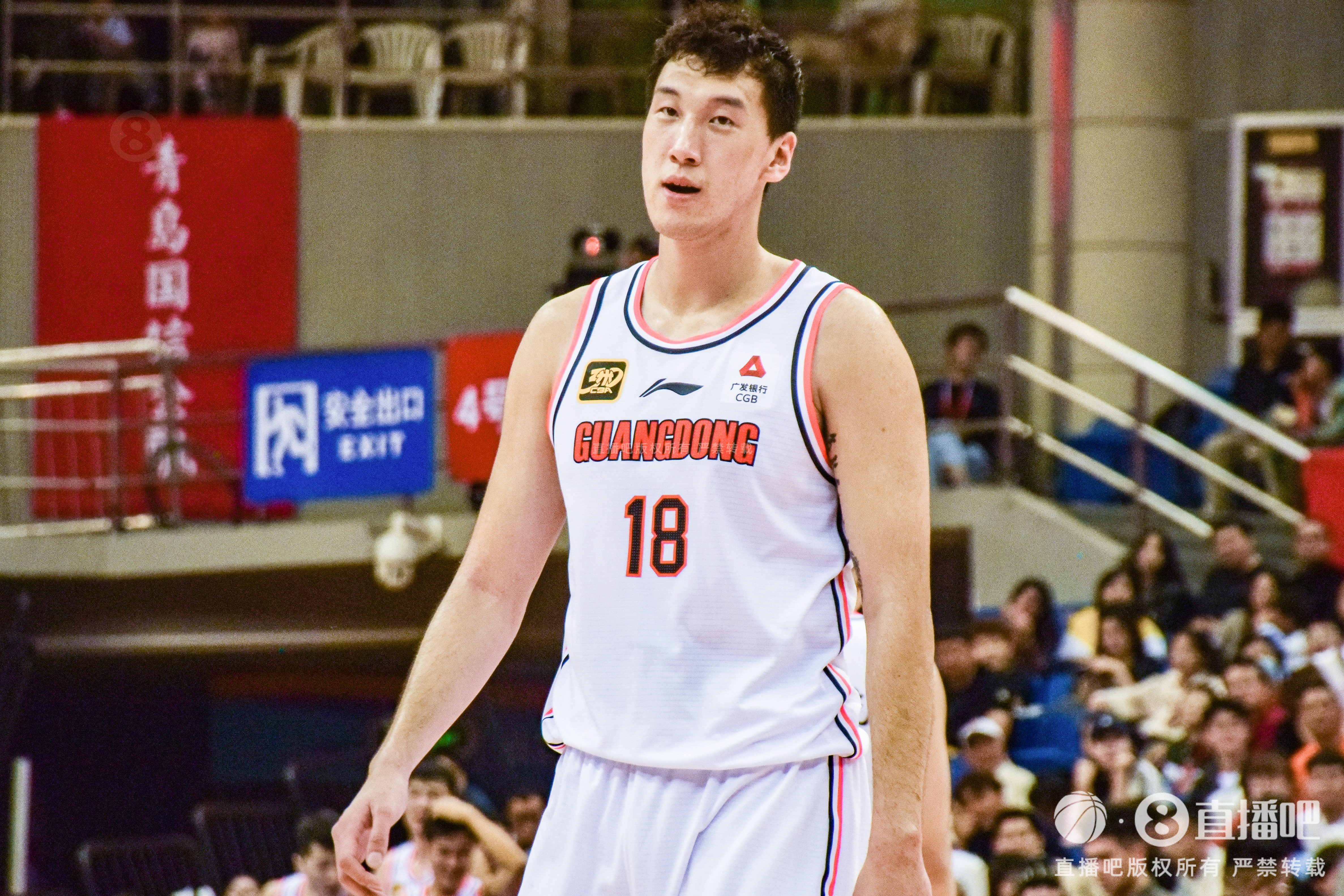 神射手！杜潤旺上半場三分5中4得到12分1板1助1斷