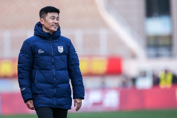 足球報(bào)：大連英博低調(diào)備戰(zhàn)，簽約贊助商為大連足球注入新活力