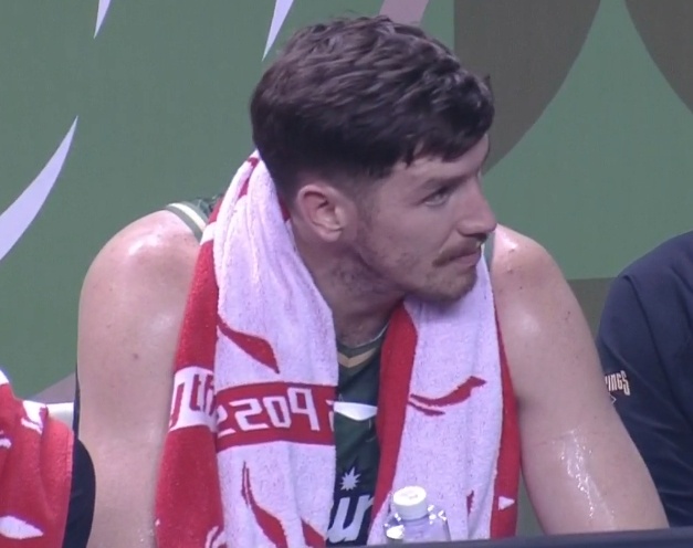 實至名歸！利夫賽前領(lǐng)取了1月份最佳外援的獎杯